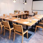 Ustawienie sali konferencyjnej w literę U: 17 osób + trener